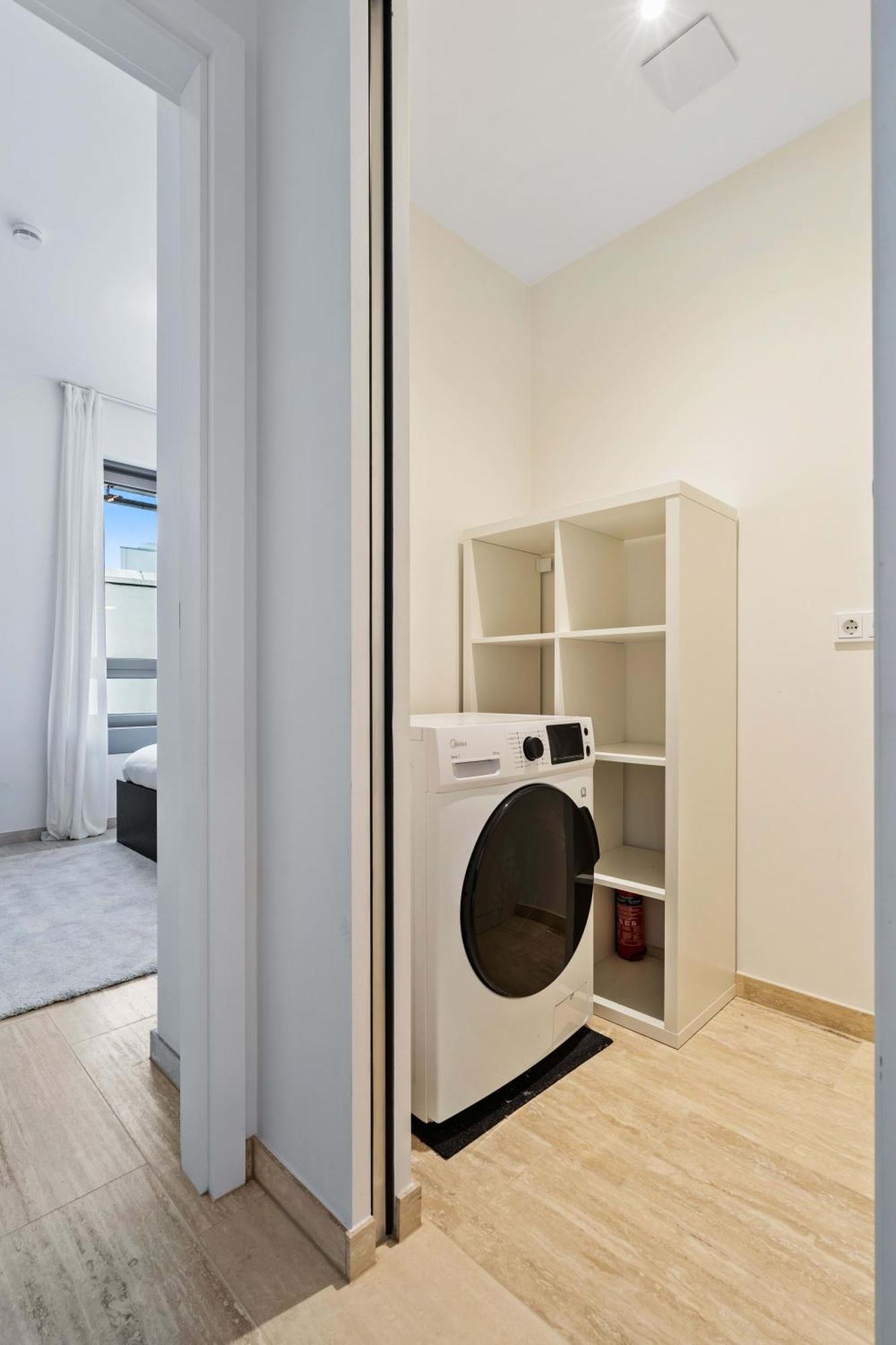 Ferienwohnung Elegant 2Br With Balcony In Heart Of Luxemburg Exterior foto
